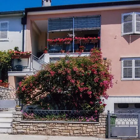 Guest house Luco Near The And Center 3*