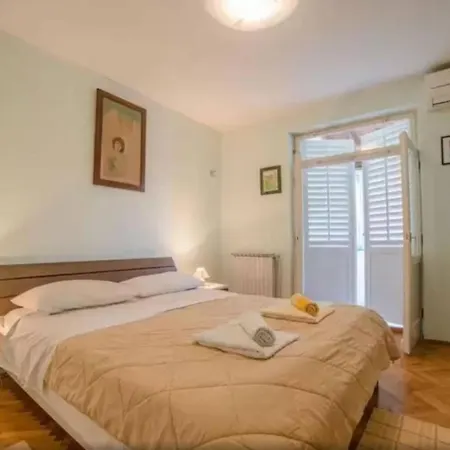 Guest house Luco Near The And Center 3*