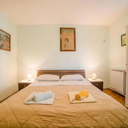 Luco Near The And Center Guest house 3*