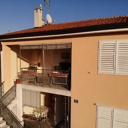 Luco Near The And Center Guest house 3*